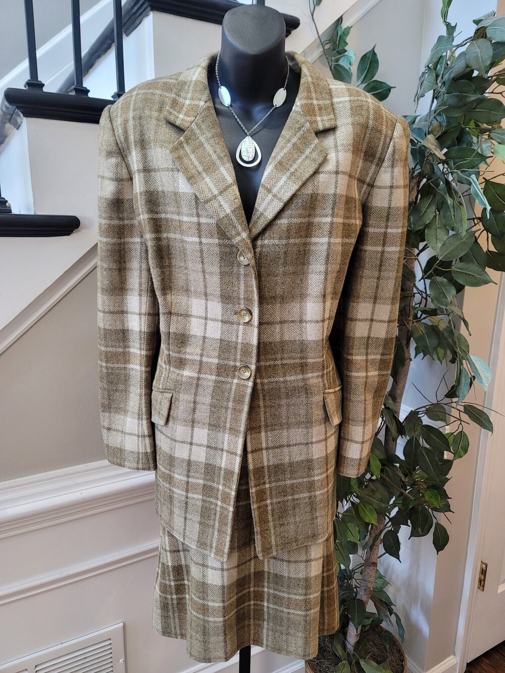 Jones New York Skirt Suit Women's SZ 16W Olive Green Herringbone Plaid Blazer